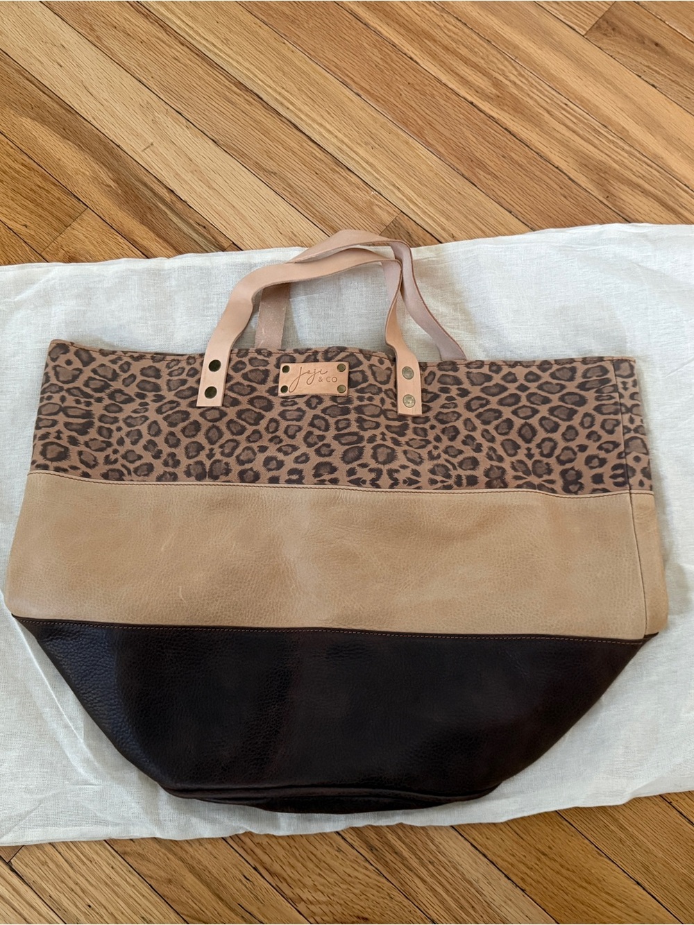 New ! Joji & Co - color blocked Leopard tote. Rare and Discontinued!